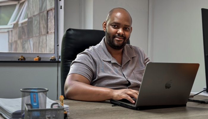 Nkhethoa Molapo, the first male student to select a gender-related topic for his MBA research project, received a distinction for his work. 